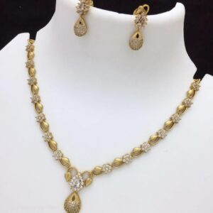Matte gold diamond cut stone neckset