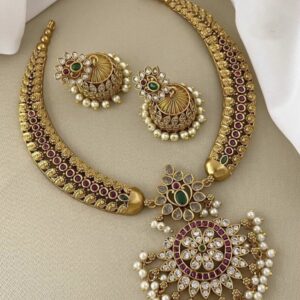 Traditional & Matte gold finishing neckset