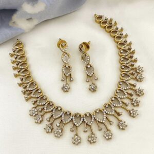 Elegant diamond cut neckset