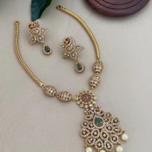 Elegant simple neckset