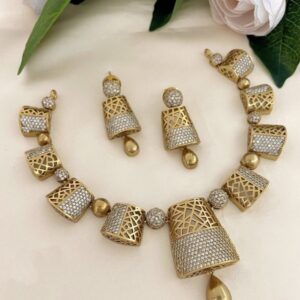 Elegant antique gold neckset