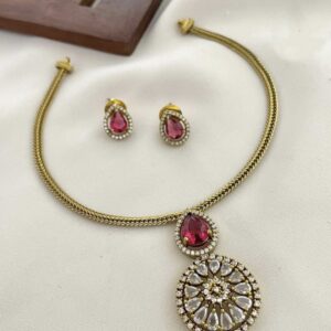 Beautiful elegant simple neckset