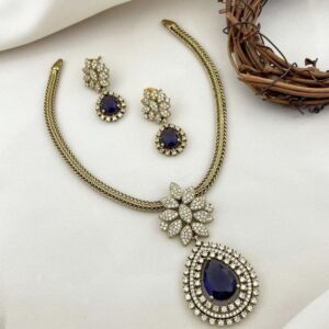 Elegant diamond cut neckset