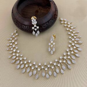 Elegant diamond cut party wear neckset