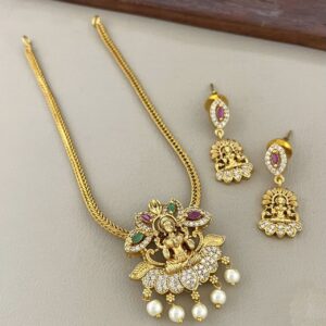 Elegant simple design neckset