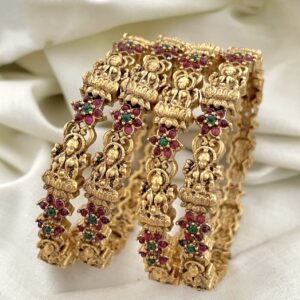 Matte gold finishing bangle set